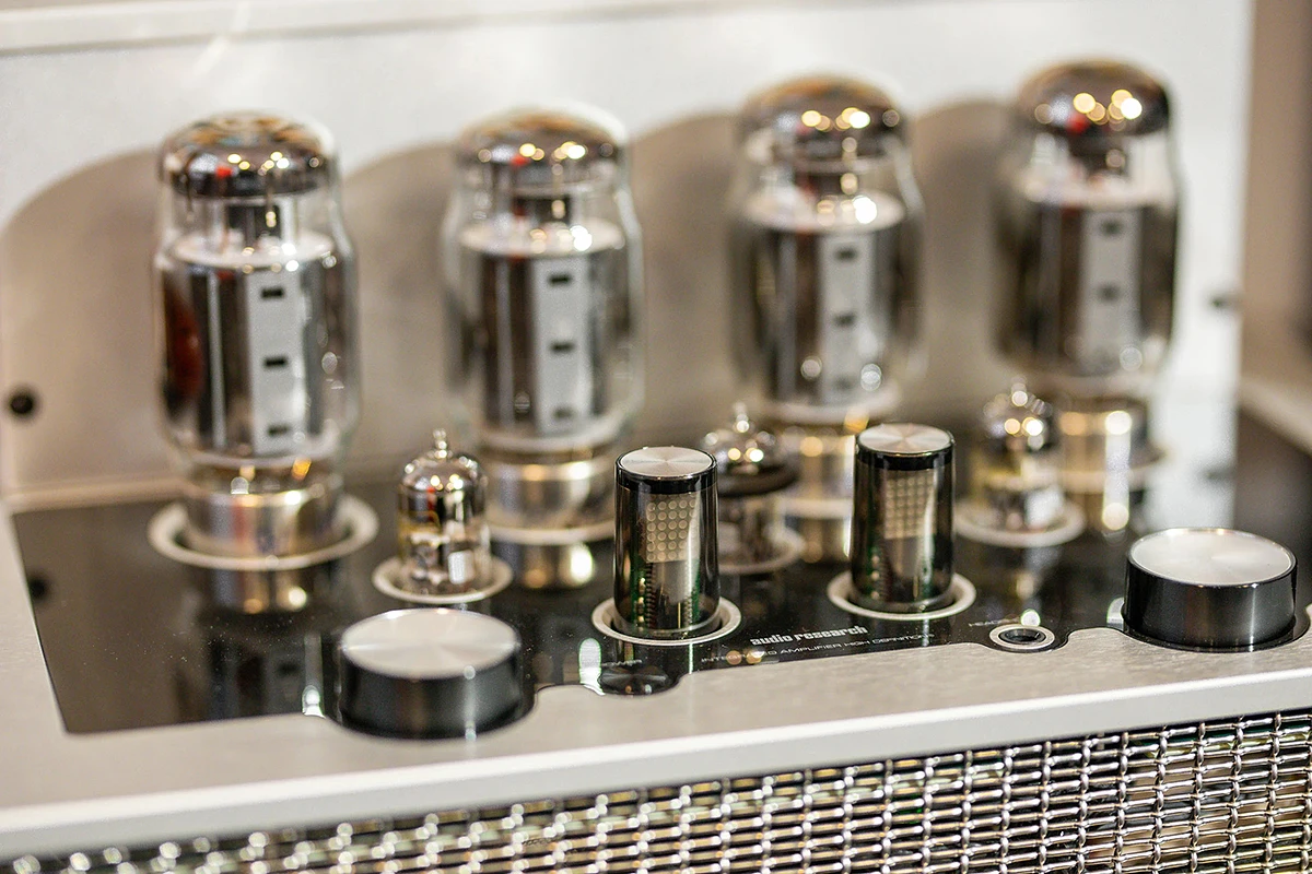 Integrovaný zesilovač Audio Research I/70 v Enjoy the Music