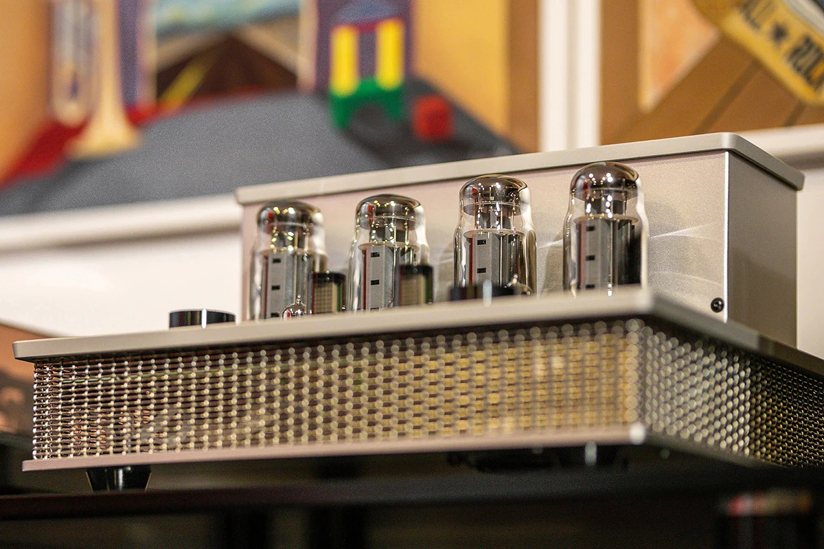 Integrovaný zesilovač Audio Research I/70 v Enjoy the Music